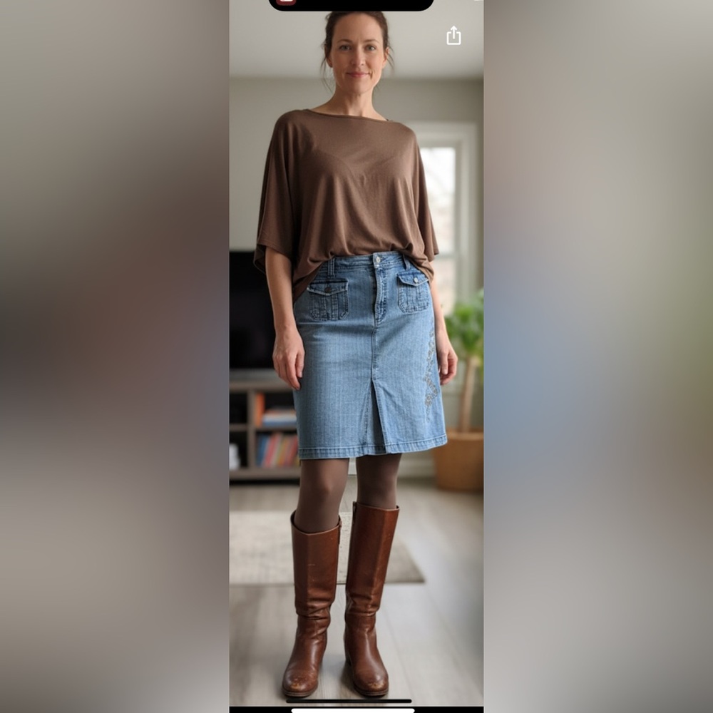 Sag‎ Harbor Embroidered Pleated Denim Skirt